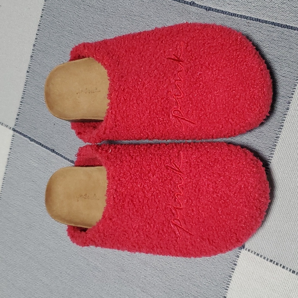 Victorias secret barbie pink Sleppers  sherpa clogs sz S